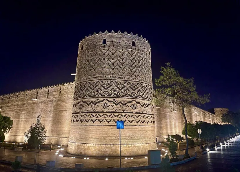 جاذبه‌های اطراف باغ گل های شیراز