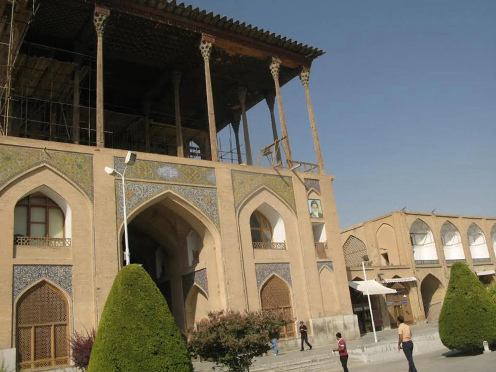 تعداد طبقات و طراحی کلی