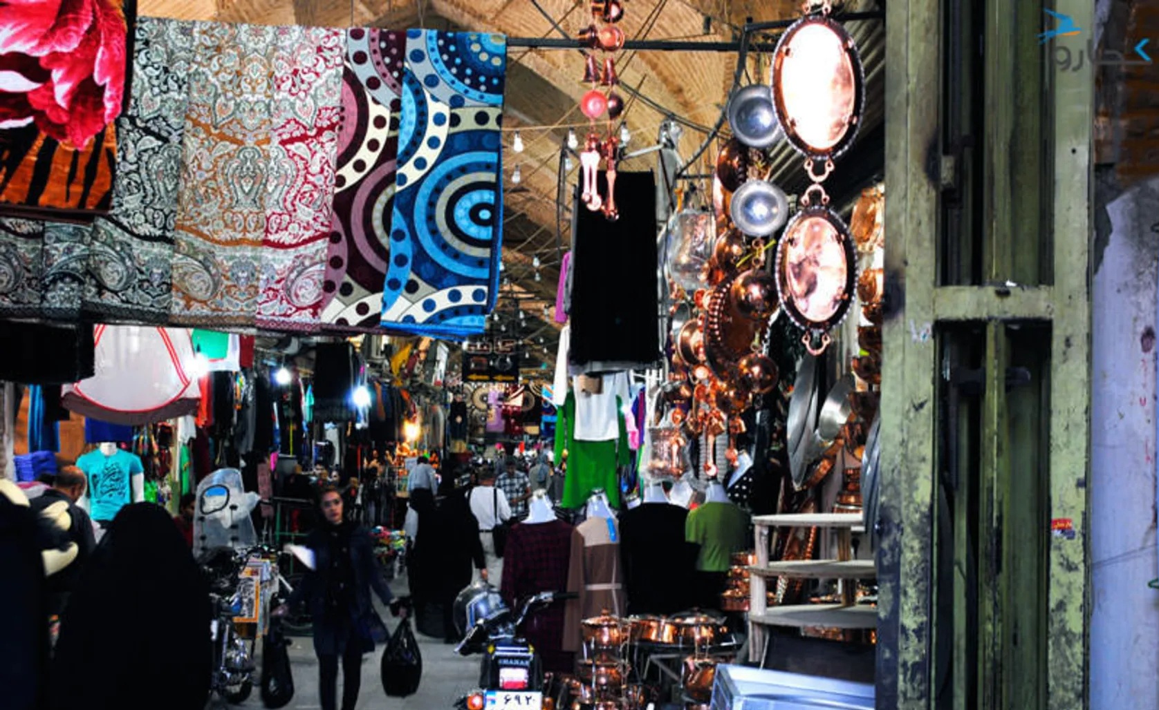 خرید در بازار وکیل