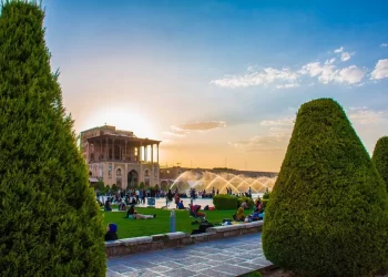 عمارت عالی قاپو اصفهان؛شاهکار معماری صفوی در میدان نقش جهان