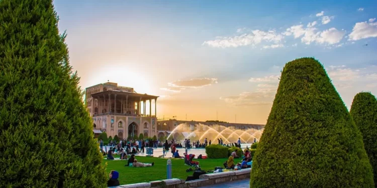 عمارت عالی قاپو اصفهان؛شاهکار معماری صفوی در میدان نقش جهان