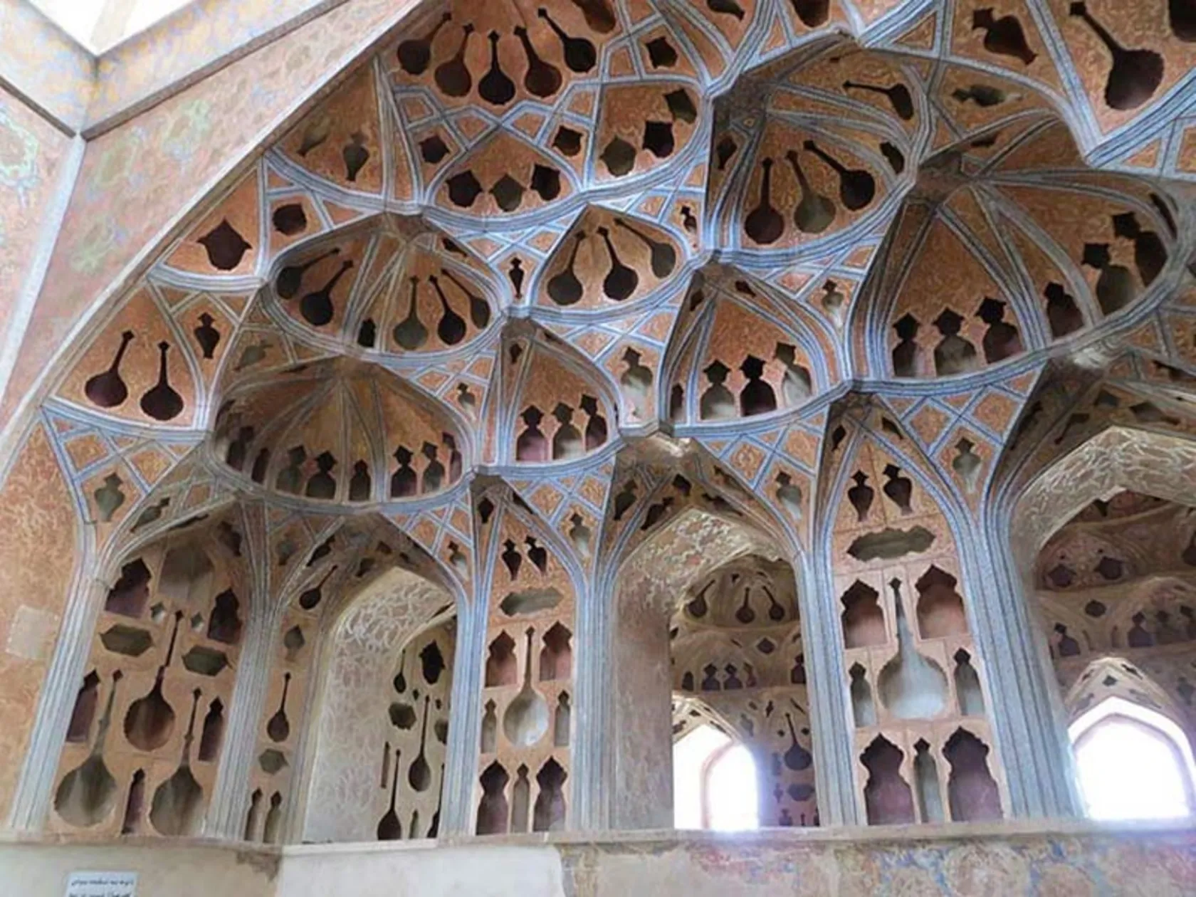 نکات جالب درباره عالی قاپو