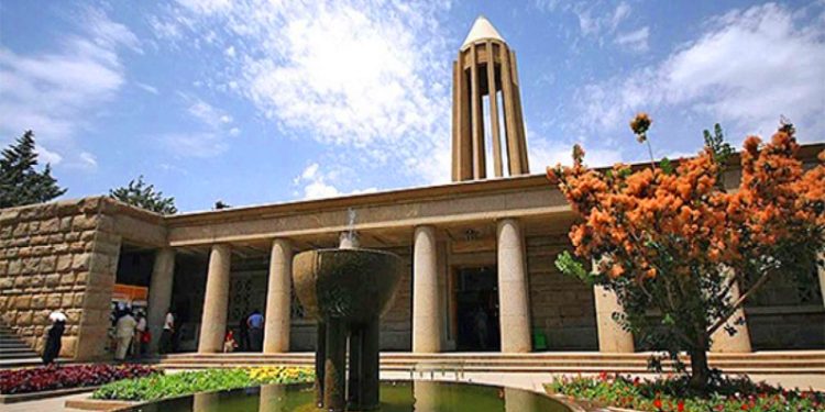 آرامگاه بوعلی سینا همدان