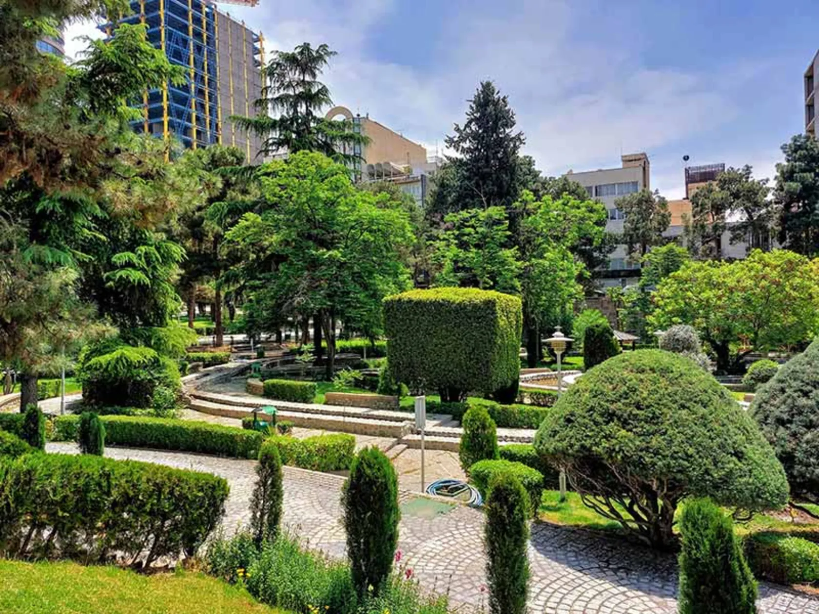 مسیر دسترسی به پارک ساعی