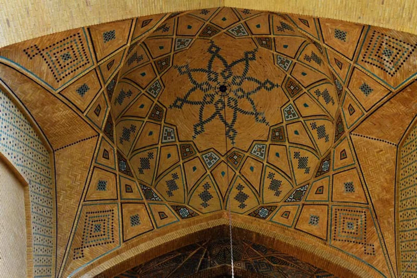 ساعات بازدید و قیمت بلیط مدرسه خان شیراز