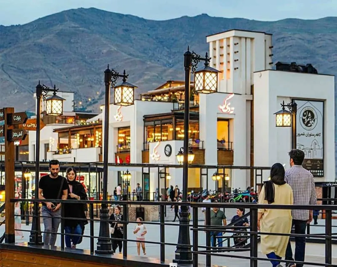 بام‌لند؛مرکز خرید و رستوران‌های کنار دریاچه 