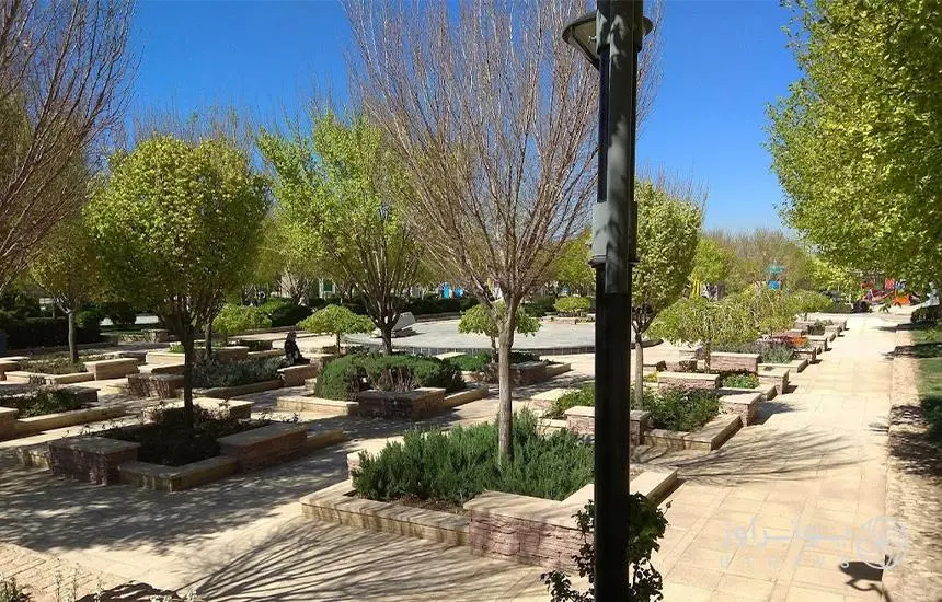 خوش‌گذرانی در بوستان نماز 