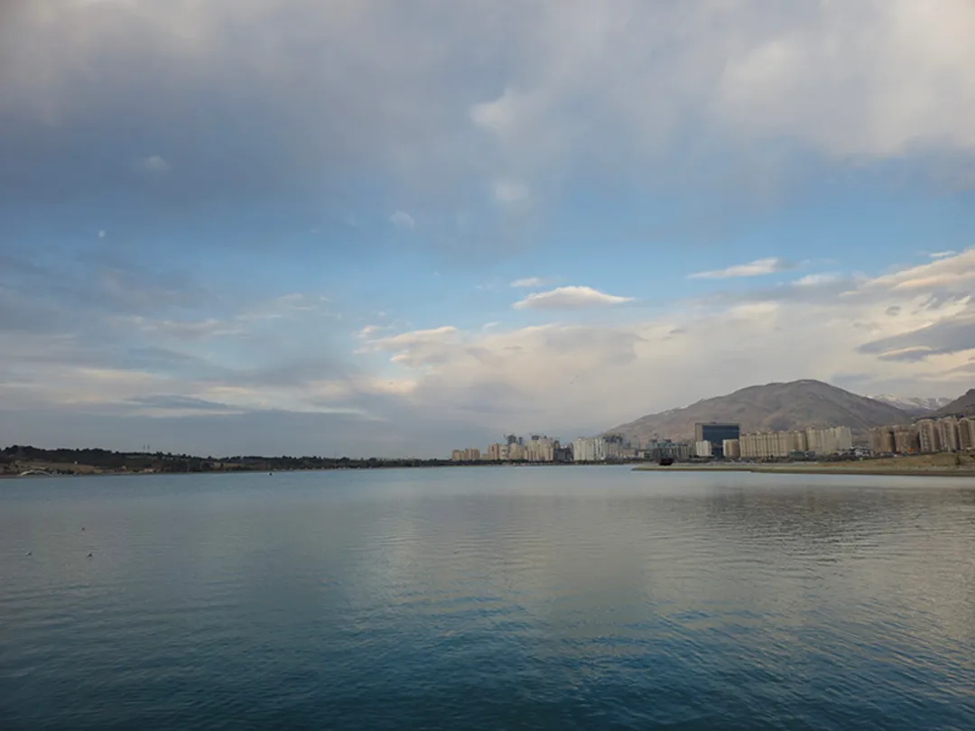 ویژگی‌ها و اهمیت دریاچه چیتگر